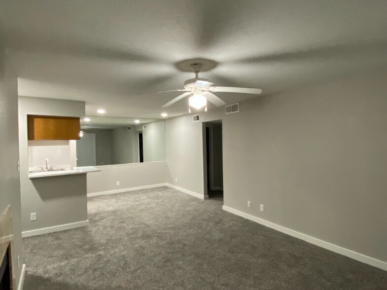 Building Photo - 9700 Leawood Blvd