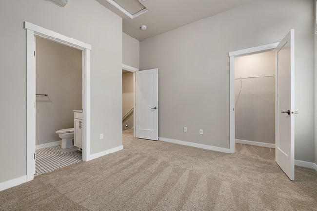 Building Photo - Modern 2-Bedroom Townhome in Kenmore Balbirnie Park