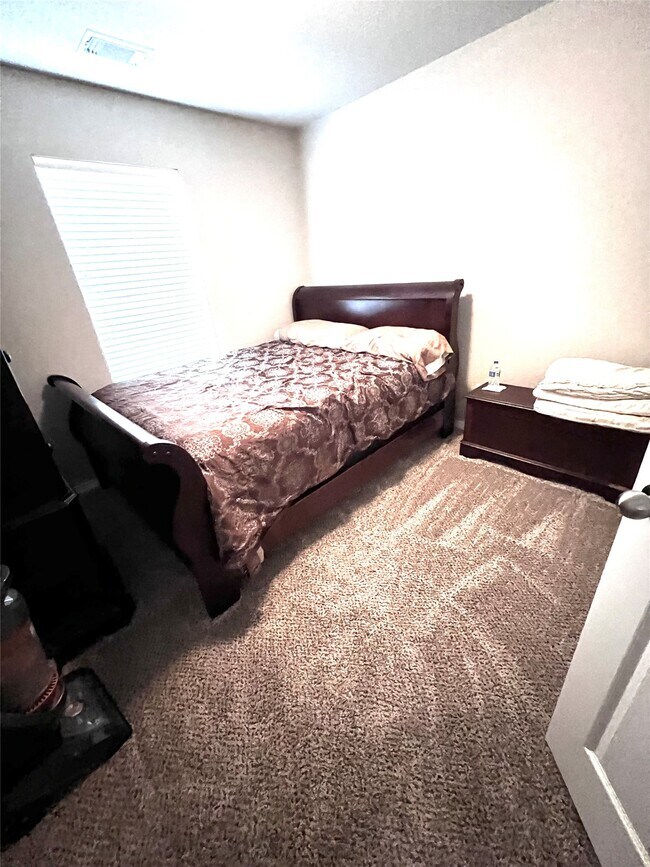 Building Photo - 422 Abbey Ln