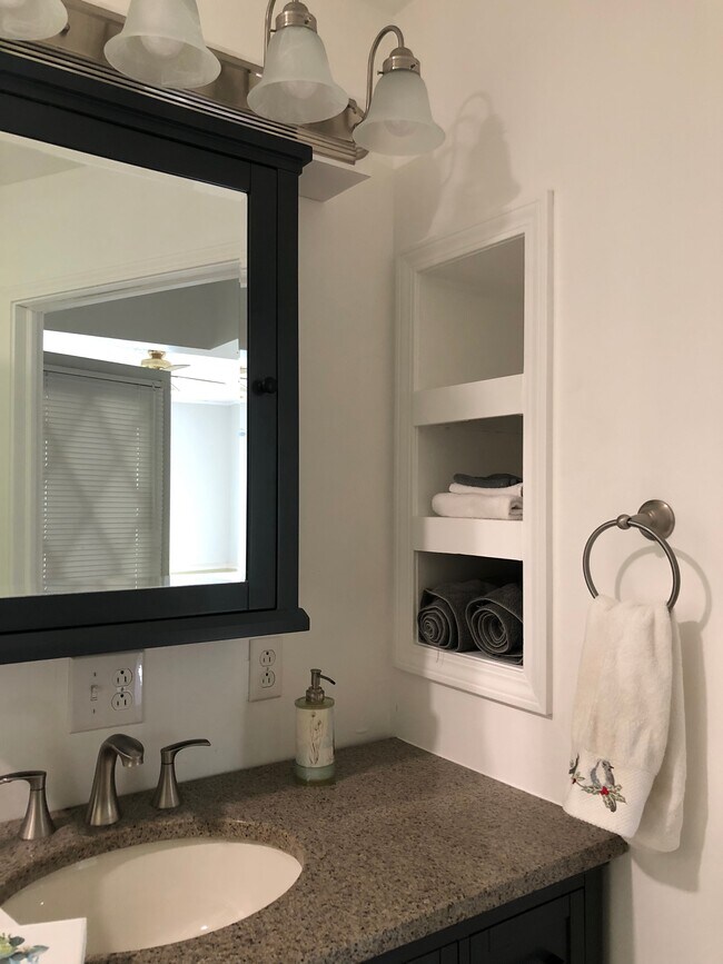 Vanity mirror & storage - 12 Poplar St