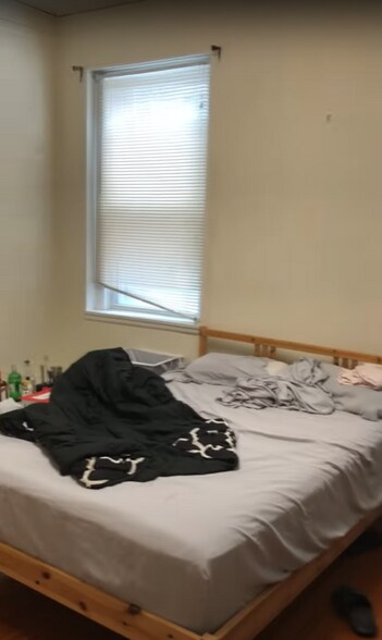 Building Photo - 16 Aberdeen St