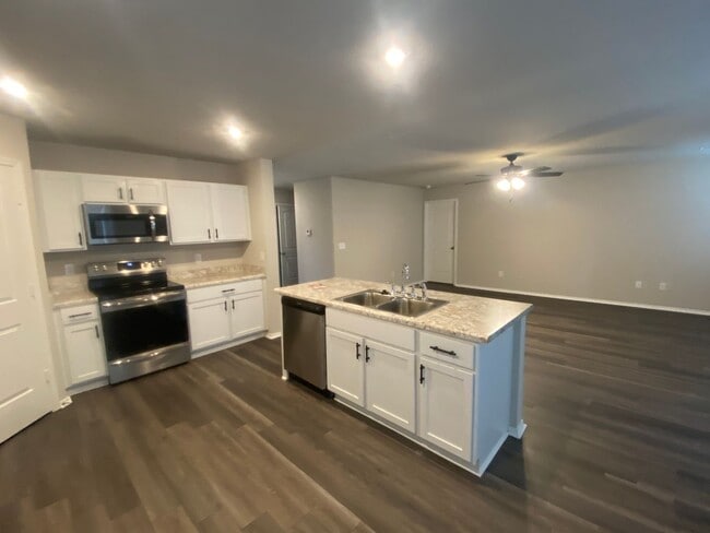 Building Photo - 5304 Yukon Dr