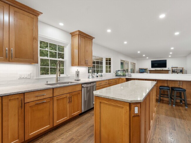Building Photo - "Stunning 4-Bed Gem with Finished Basement...