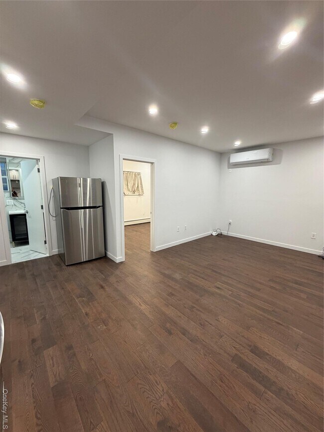 Building Photo - 609 Ovington Ave