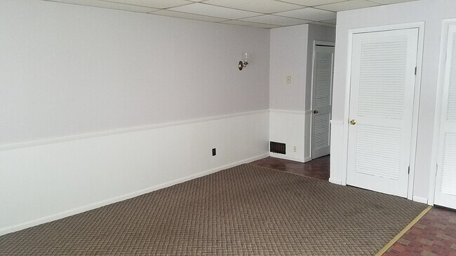 Building Photo - 595 Rock Beach Rd | Apt 4 | 1 BD/1 BA | Ir...
