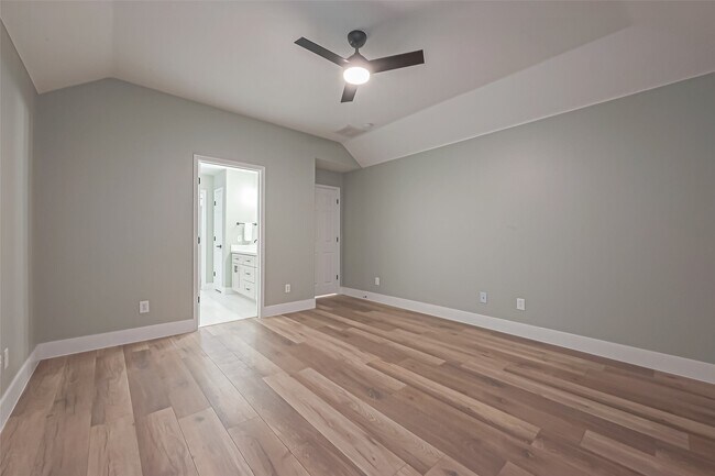 Building Photo - 2 Garden Lodge Pl