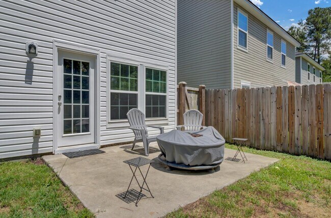 Building Photo - 131 Lakestone Rd