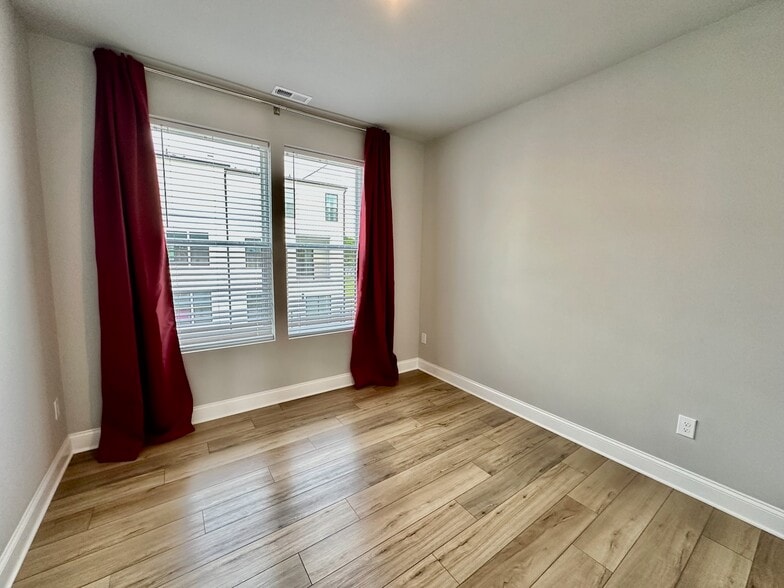 Study/Office/Bed/Flex - 1253 S Blount St