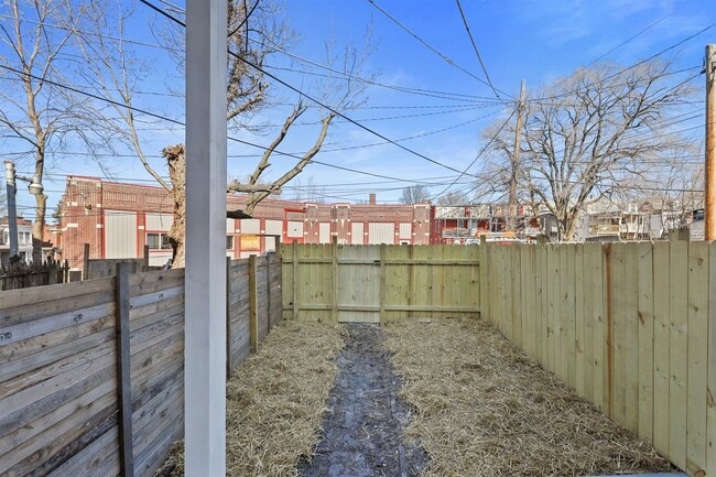 Building Photo - Spacious 5 Bedroom Home Located in Harrisburg