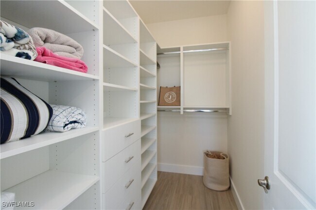 Building Photo - 4879 Esplanade St