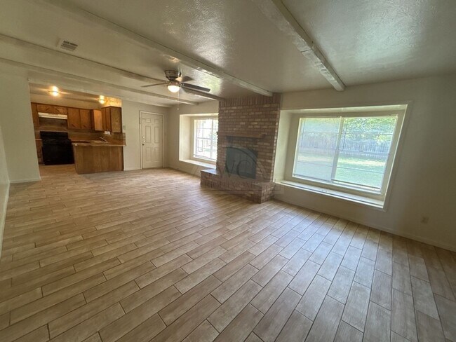 Building Photo - 2401 Mather Dr