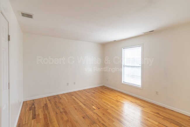 Building Photo - 10 Winthrop Dr