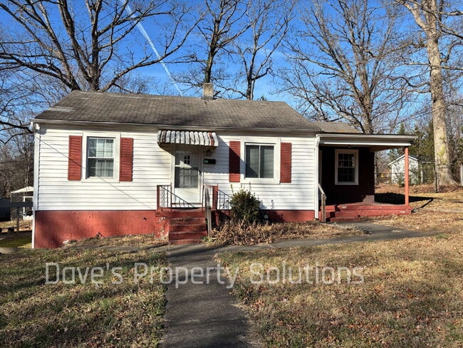 Building Photo - Recently Refreshed 3BR Home with Large Fenced Backyard