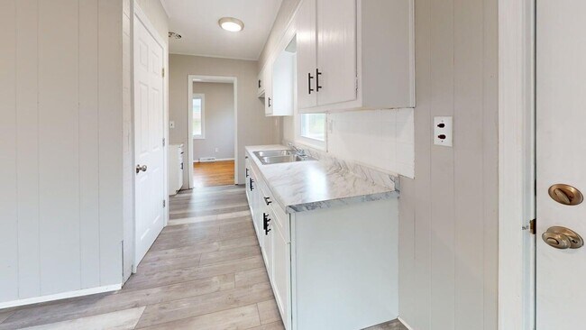 Building Photo - Renovated 3-Bedroom House in Cleveland!