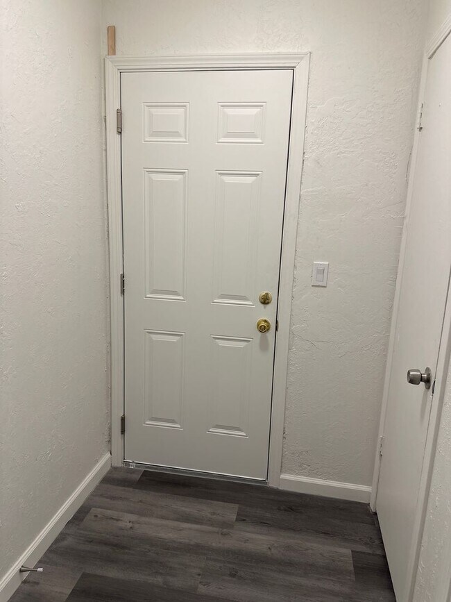 Building Photo - Completely remodeled 2 bedroom gem with 1 ...