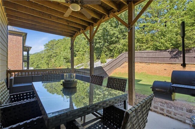 Building Photo - 2530 Maple Ridge Ln