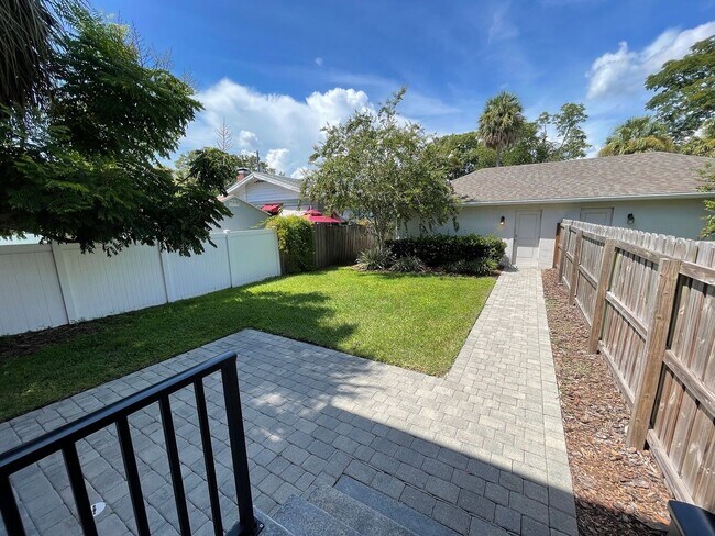Building Photo - 4BR/3BA 2 story townhome in South Tampa/Pl...