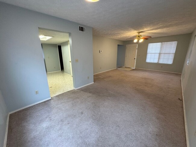 Building Photo - Large 3/2.5 House on Martha Berry Hwy- $1,295