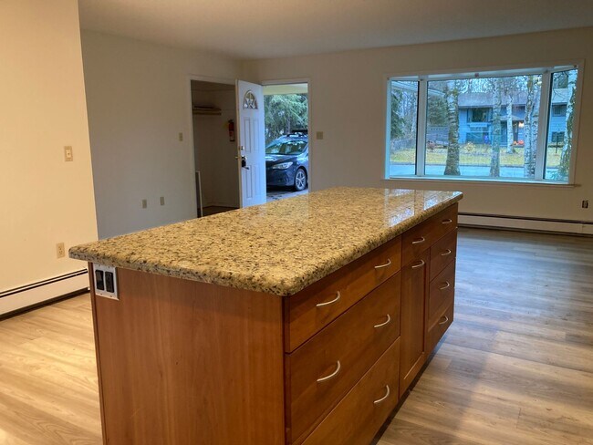 Building Photo - 3 Bedroom Ranch Style Home in Rogers Park!