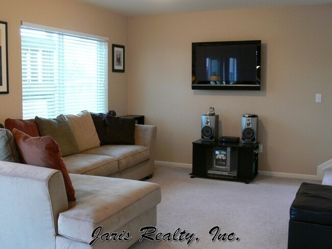 Building Photo - Immaculate just update  in the 4BR The Meadows