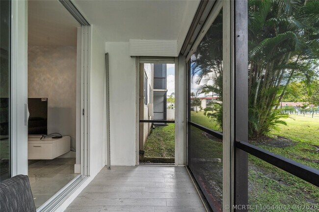 Building Photo - 9523 S Hollybrook Lake Dr
