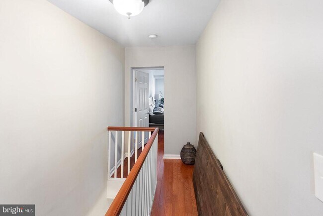 Building Photo - 213 Montrose St