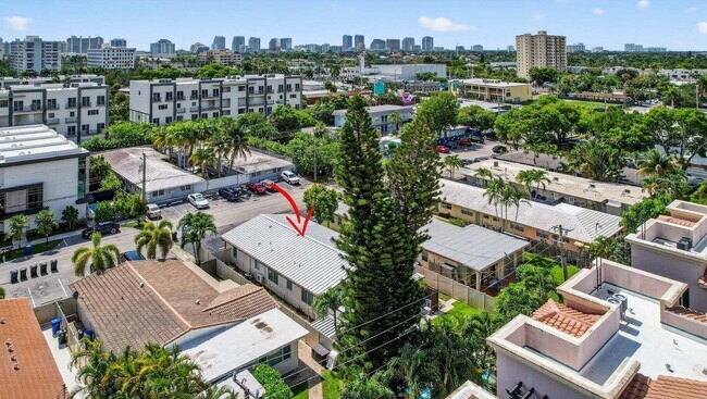 Building Photo - 1037 N Victoria Park Rd