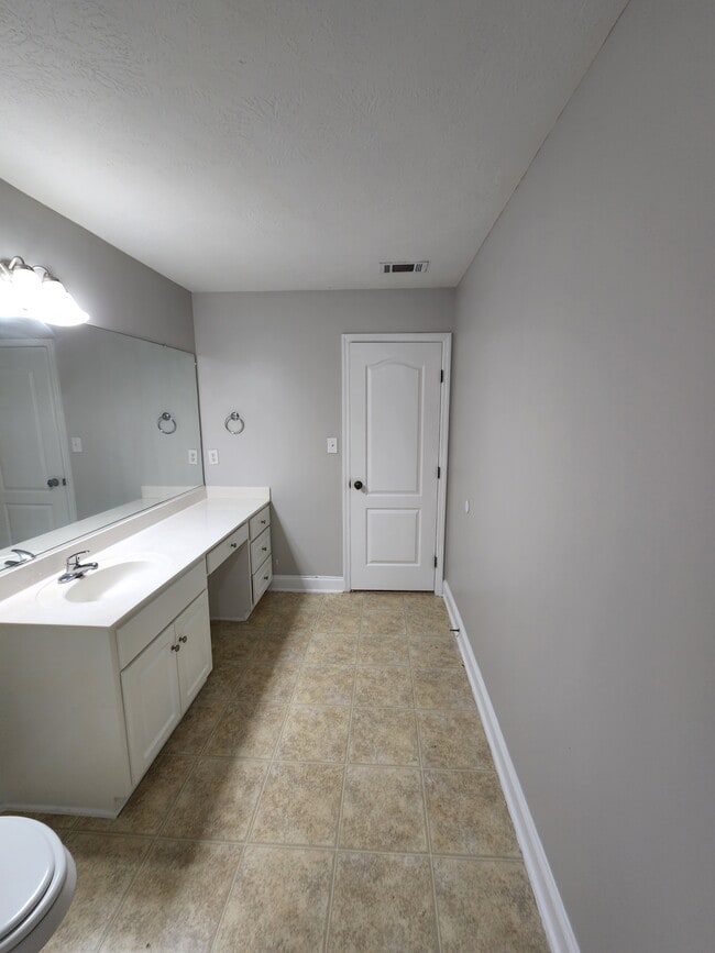 Building Photo - 803 Landing Dr