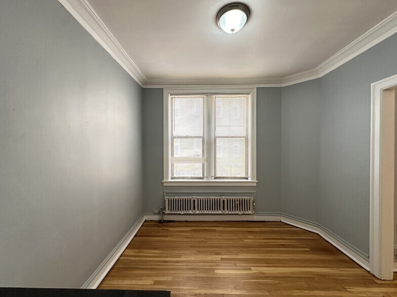 Building Photo - 1363 W Estes Ave