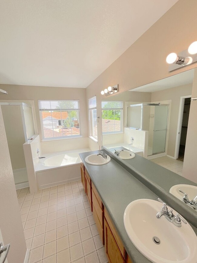 Building Photo - 4 Bedroom Home Available Near Peterson Rd & Constitution Ave!