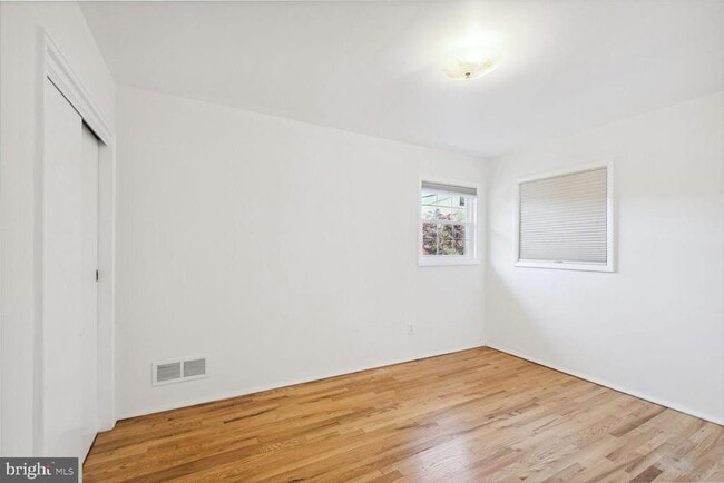 Building Photo - 5916 Greentree Rd