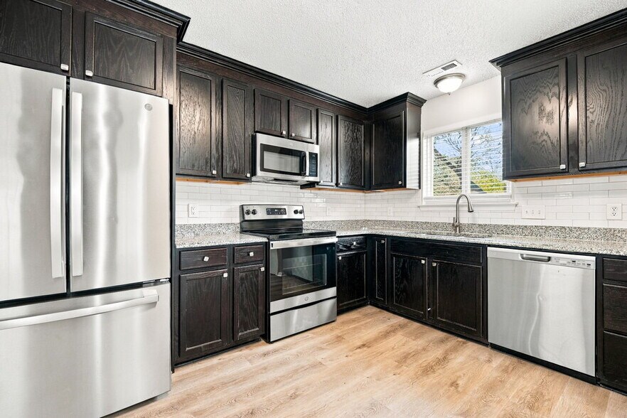 Building Photo - 9912 Peppermint Ln