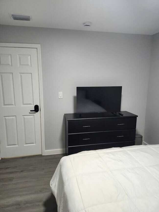 Building Photo - Kissimmee Street Apartments