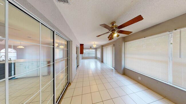 Building Photo - Large 3 bedroom 2 bath home in Deltona wit...