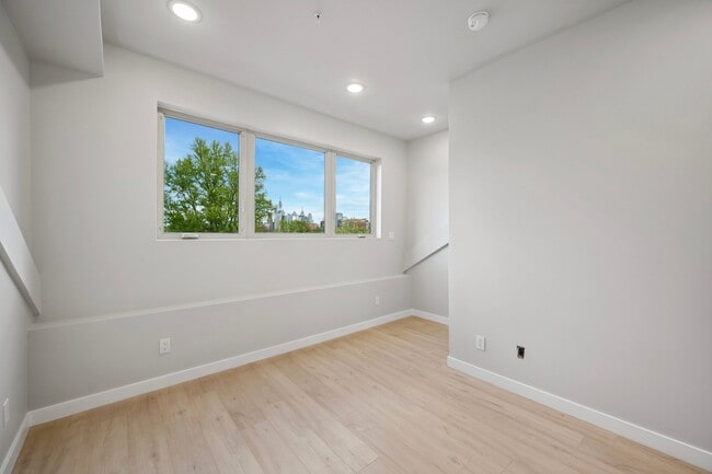 Building Photo - 3727 Baring St