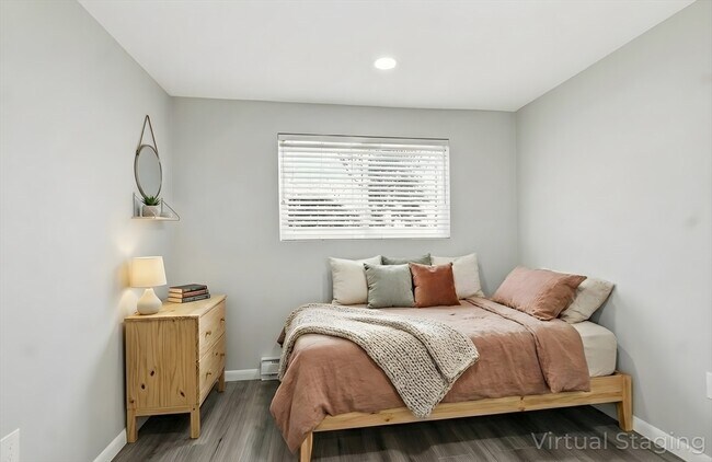 Building Photo - 18 Fountain Ln