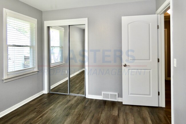 Building Photo - 827 Wall St