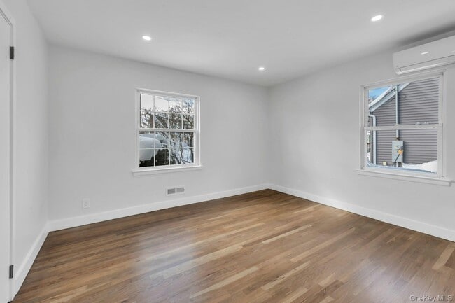 Building Photo - 11 Barbara Dr