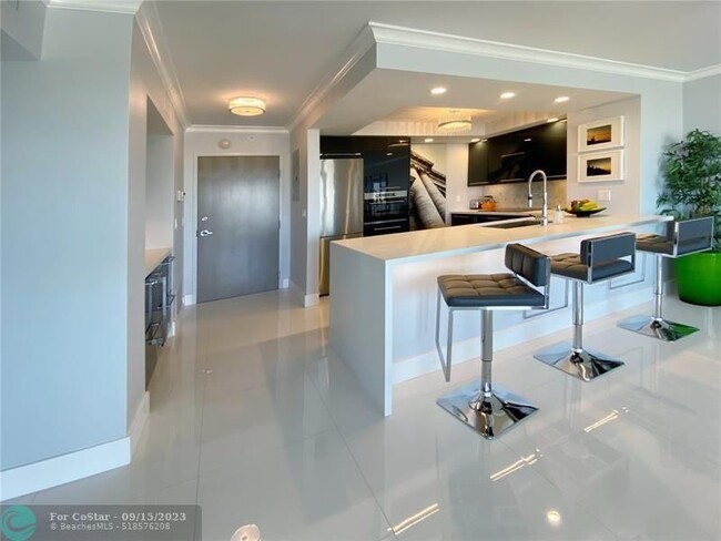 Building Photo - 340 Sunset Dr