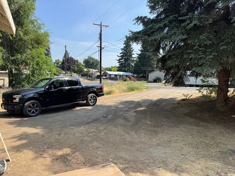 Driveway - 202 N Keller Ave