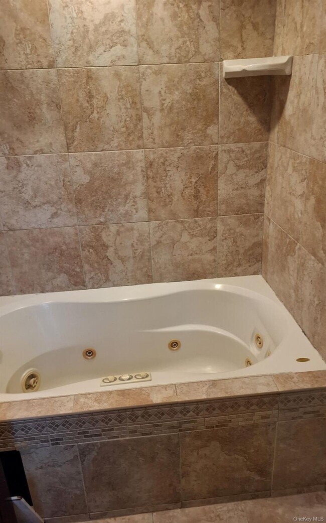 Building Photo - 5 Suzie Dr