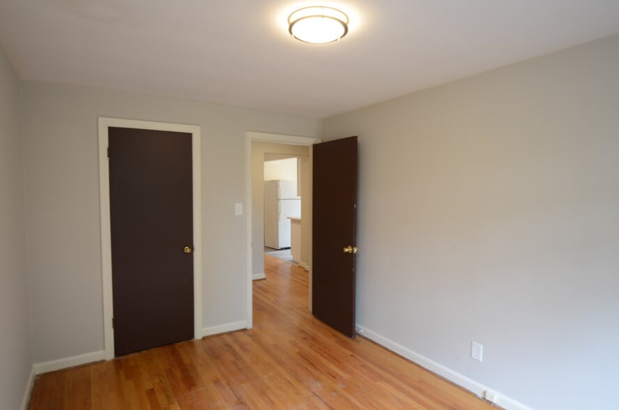 Building Photo - 3931 E Gatewood Ln