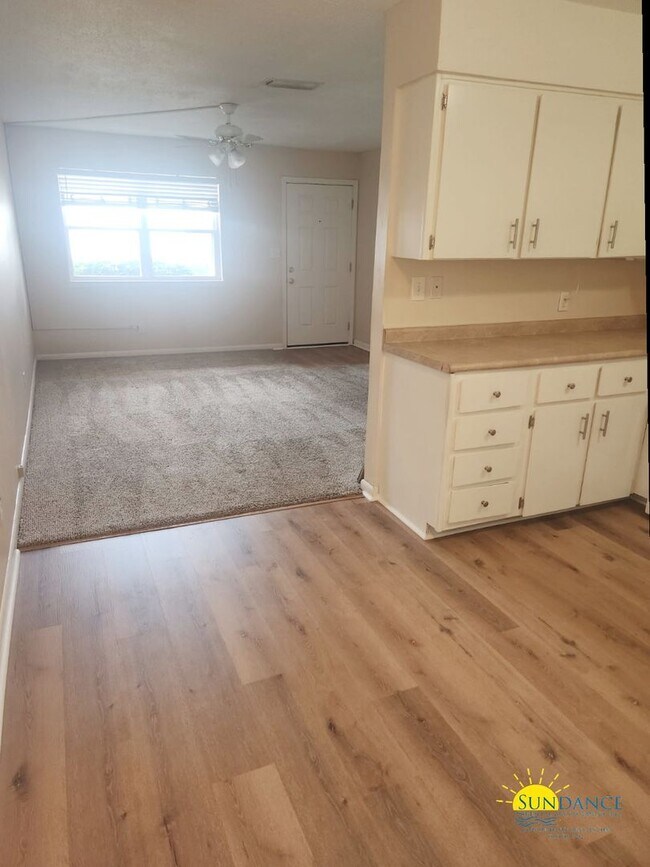 Building Photo - Great 2 Bedroom Duplex in Fort Walton Beach!