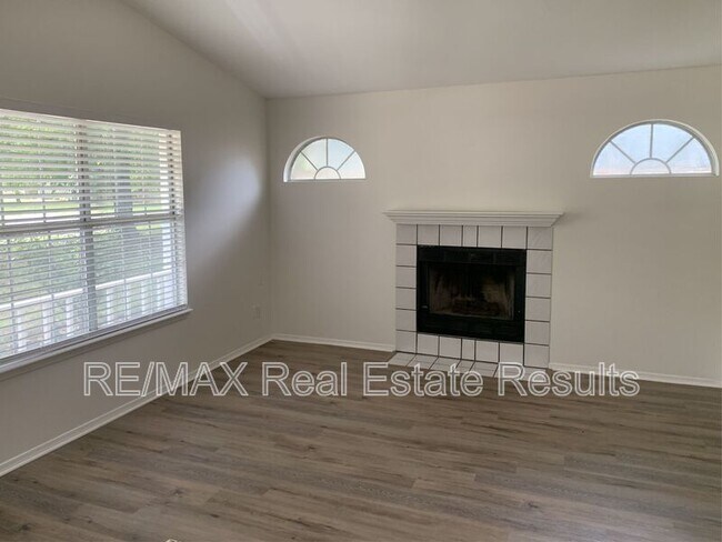 Building Photo - 1607 Timberline Dr