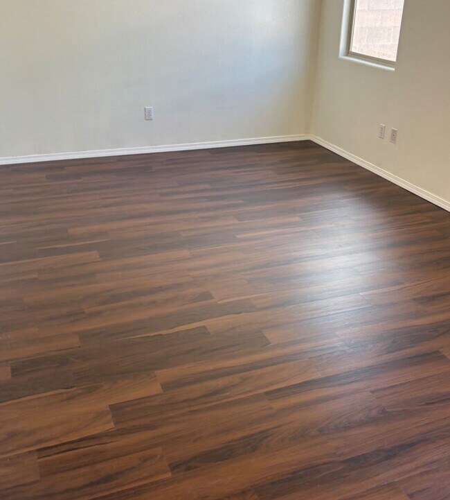 Building Photo - Beautiful floors