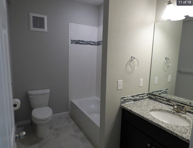 Building Photo - Clean and quaint condo in Longmont - avail...