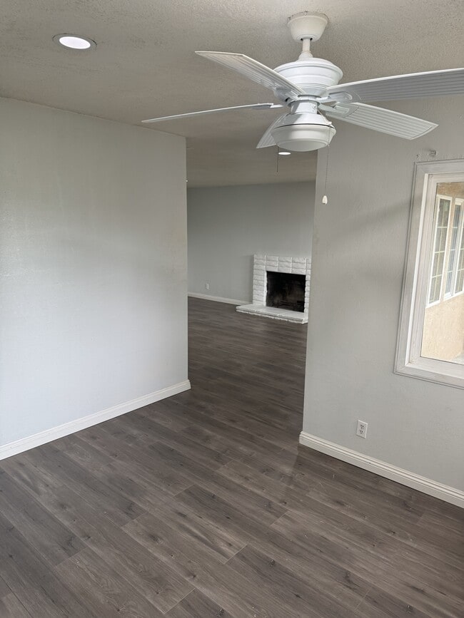 Building Photo - 502 E Newfield St