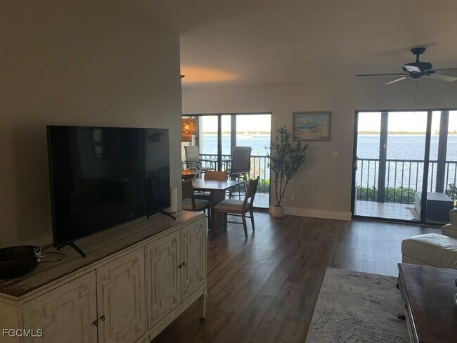 Building Photo - 1925 Clifford St