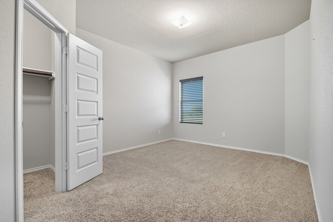 Building Photo - 5415 Moni Rock Dr