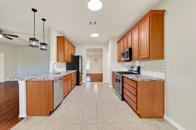 Building Photo - 6118 N Fawnlake Dr